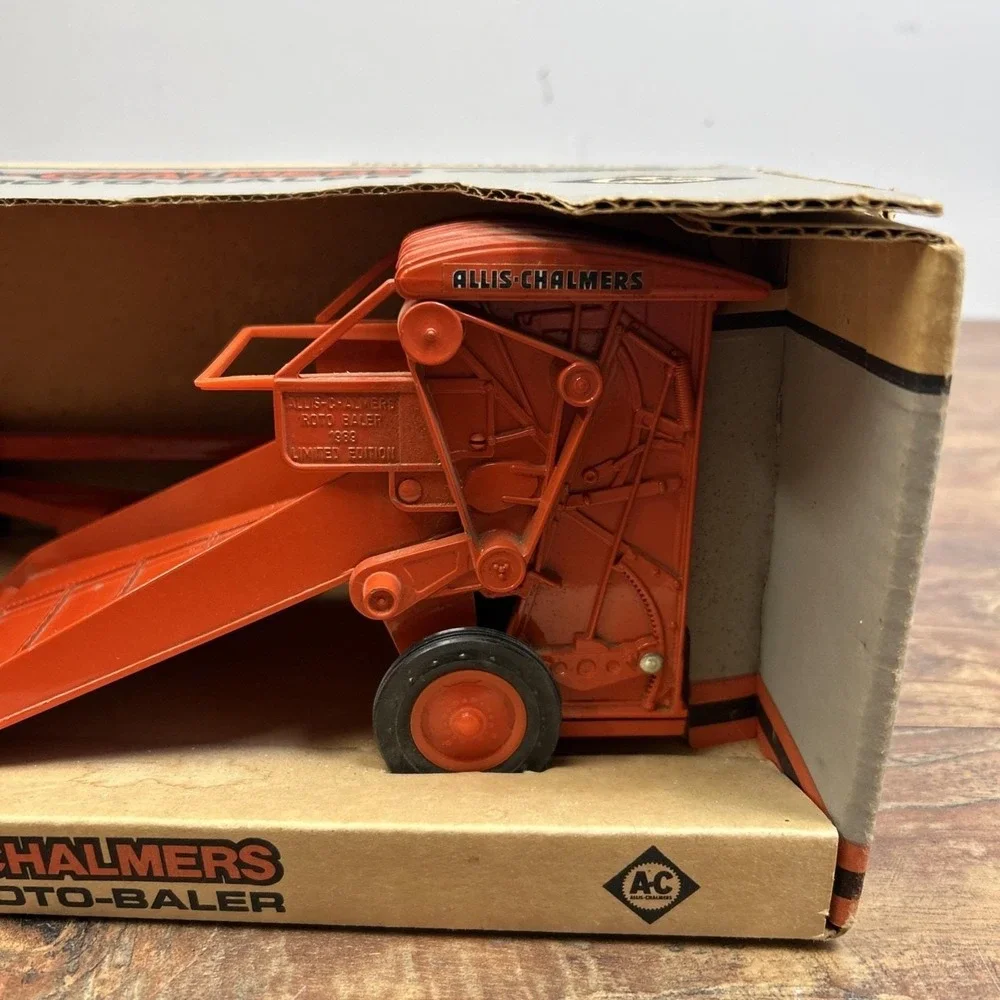 Ertl Allis-Chalmers Roto Baler 1/16 Diecast Orange 1244 1988 USA Special Edition